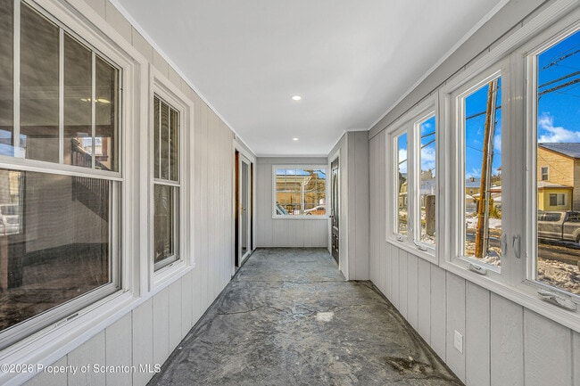 Building Photo - 2124 Shawnee Ave