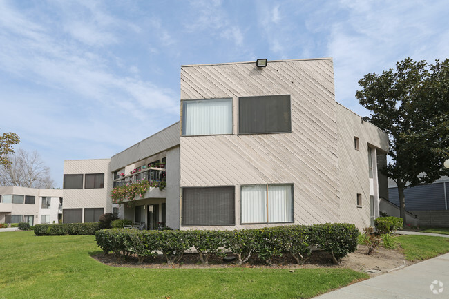 Building Photo - Ponderosa Village