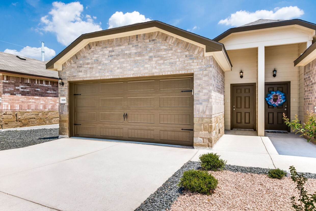 Foto principal - 9208 Canyon Bend Converse, Tx 78109
