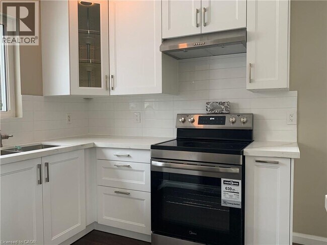 Photo du bâtiment - 5 Michael Ave