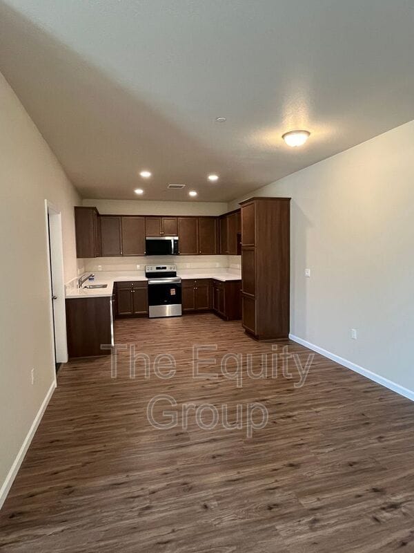 Building Photo - 3614 S County Center Dr