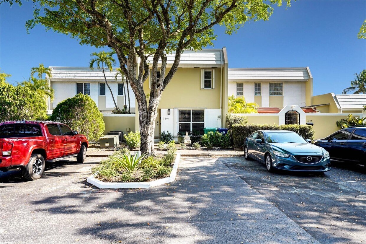 7340 Miami Lakeway S, Hialeah, FL 33014 Townhome Rentals in Hialeah