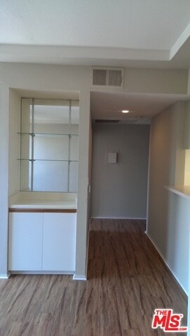 Building Photo - 1616 N Serrano Ave