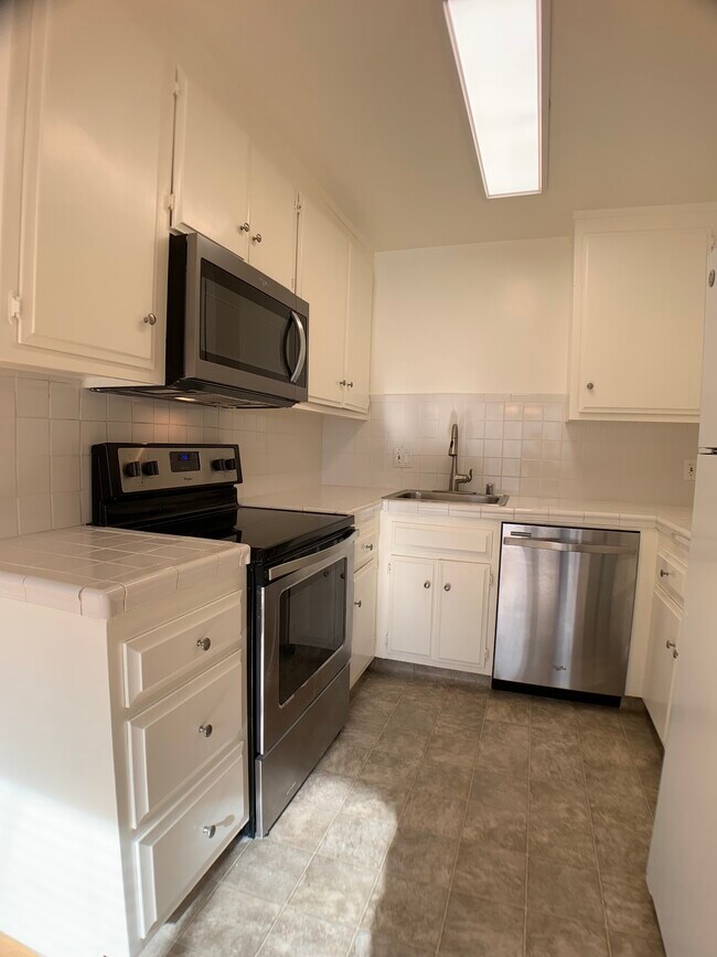 kitchen - 30 Corwin St