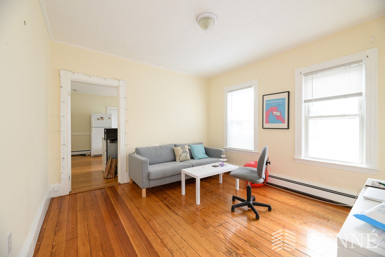 Primary Photo - 18 Bristol St