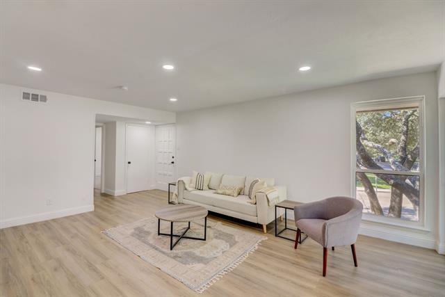 Building Photo - 4944 Amesbury Dr