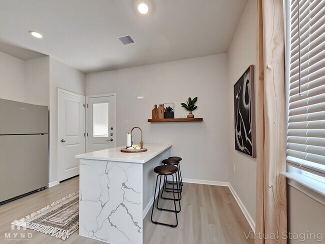 Foto del edificio - 15419 Maple Ter Dr