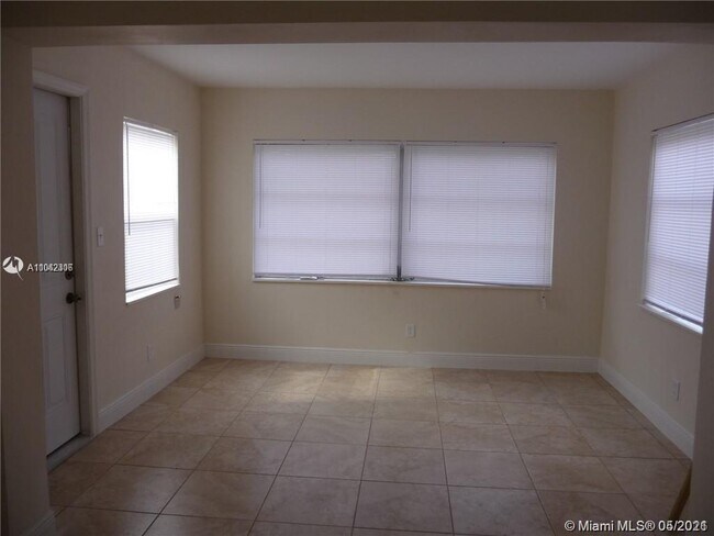 Foto del edificio - 2341 NW 12th Ct