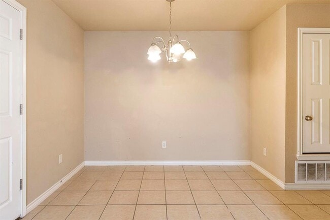 Building Photo - 1005 Leah Dr