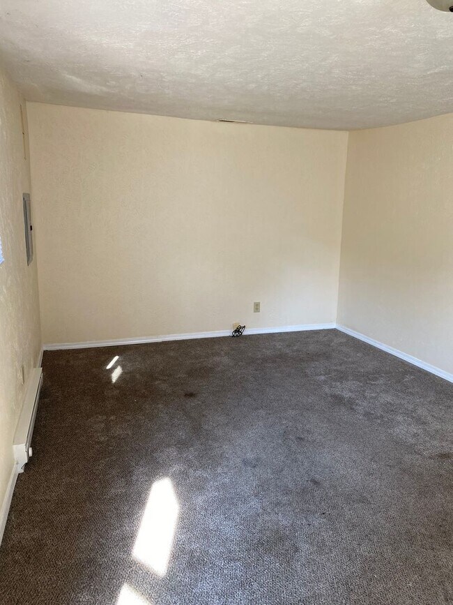 Foto del edificio - Cozy One Bedroom Carriage House located in Muncie, IN $175 off 2nd month rent