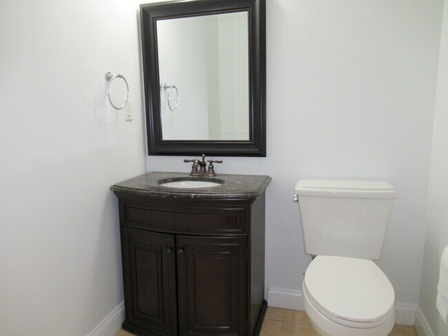 Foto del edificio - Charming 4 Bedroom/3.5 Bathroom Townhome with Parking Pad in Station North, MD!