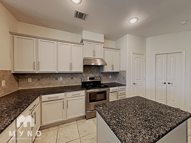 Building Photo - 5591 Coventry Drive
