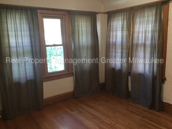 Building Photo - 2356 S 57th St