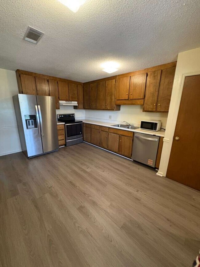 Building Photo - 1029 Davidson Dr