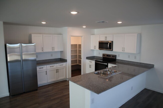 Building Photo - Home with a Heart ready for YOU ! !