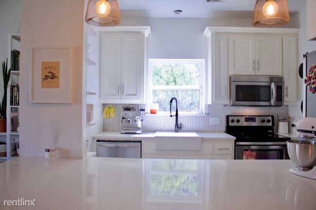 Building Photo - 2 br, 2 bath House - 1312 NW 16th St
