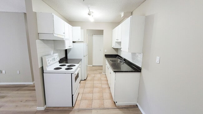 Building Photo - Hillside Terrace