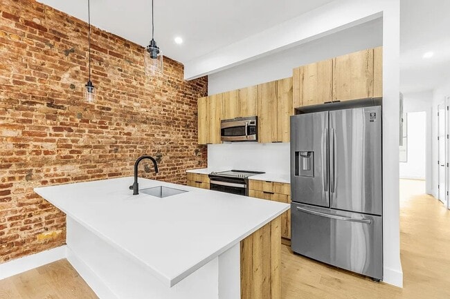 Building Photo - 261 Bowery