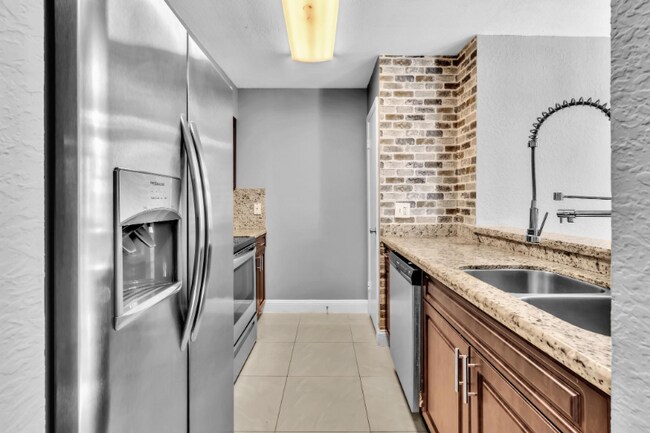 Foto del edificio - 2803 N Oakland Forest Dr