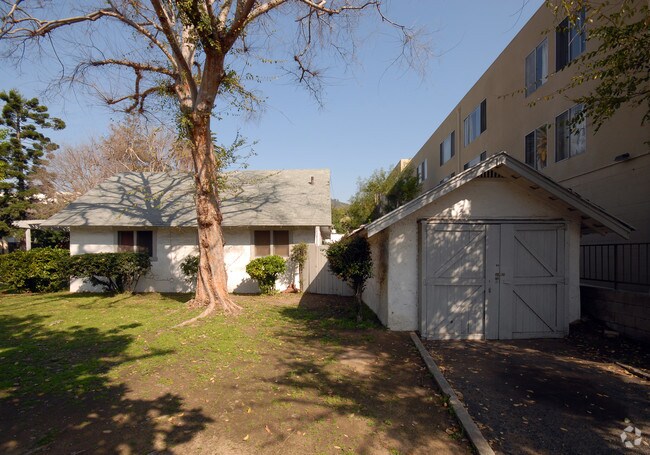 Foto del edificio - 5038 Ellenwood Dr