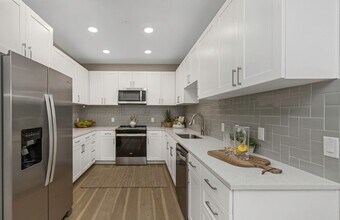 Interior Photo - Everest Largo Apartments