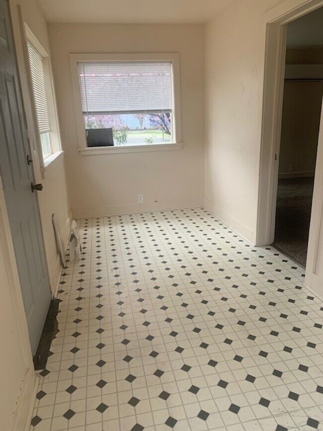 Foto del edificio - 7000-1t - 309 &amp; 311 SE G St.