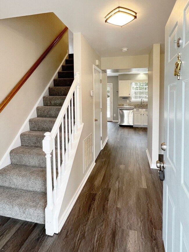 Building Photo - Glen Allen's Gem: A 4 Bedroom, 2.5 Bathroo...