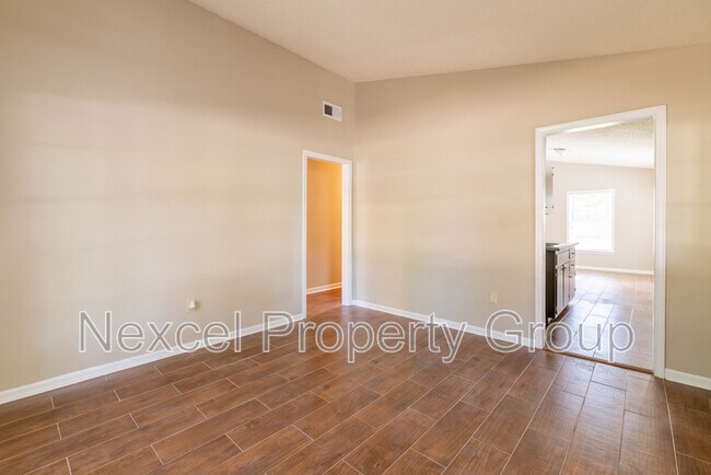 Building Photo - 8106 Elmbrook Dr