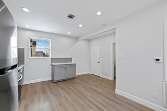 Building Photo - 1010 27th St