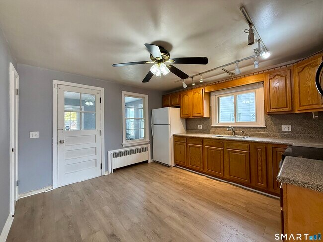 Foto del edificio - 37 Alexander Ave