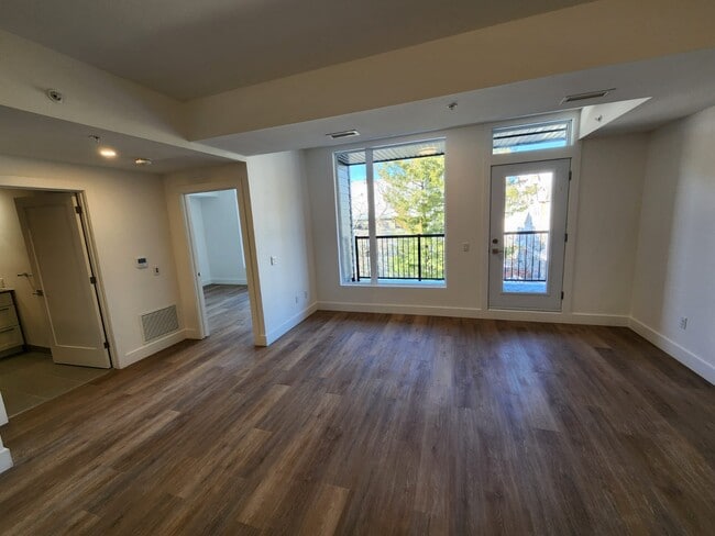 Building Photo - 841 Grenon Ave