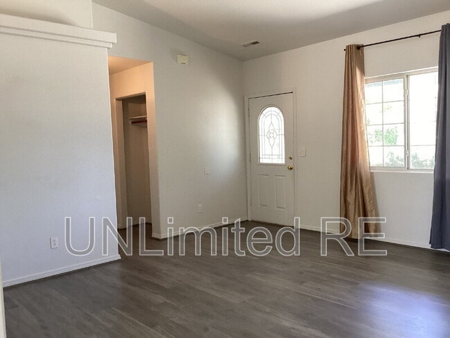 Building Photo - 2819 N Cedar Springs Ln