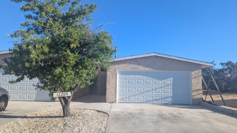 Foto principal - 16209 Juniper St