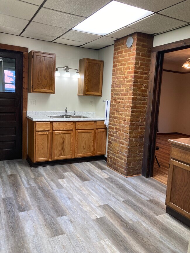 Kitchen - 608 Michigan Ave