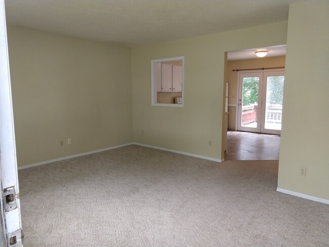 Living Room - 503 N Norbeck St