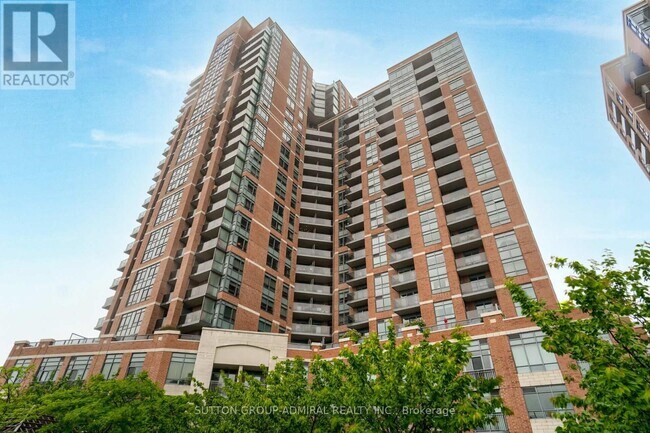 Building Photo - 60 Heintzman St