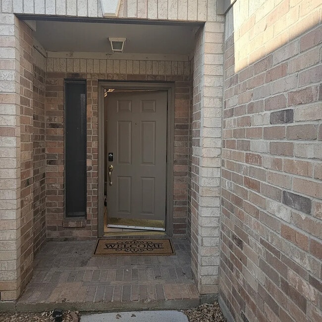 Entrada - 12507 Avery Vale Ln