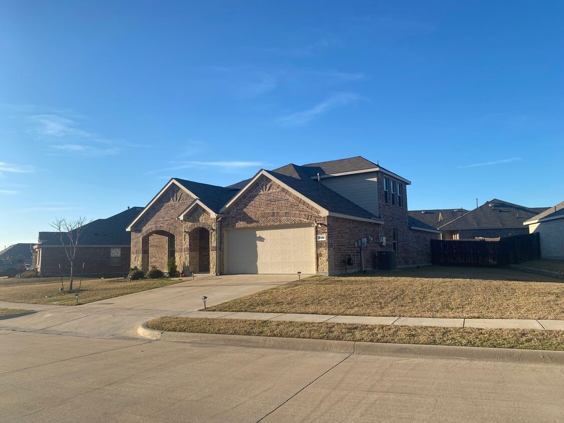 Foto principal - Stunning 4BR House in Forney