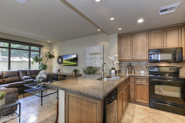 Building Photo - 7175 E Camelback Rd