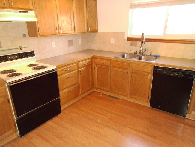 Building Photo - Gorgeous 3 bedroom Broomfield home.