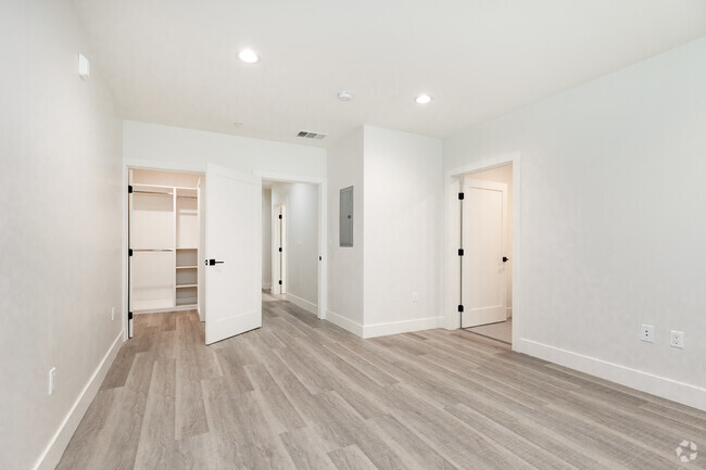 Interior Photo - 857 N Hayworth Ave