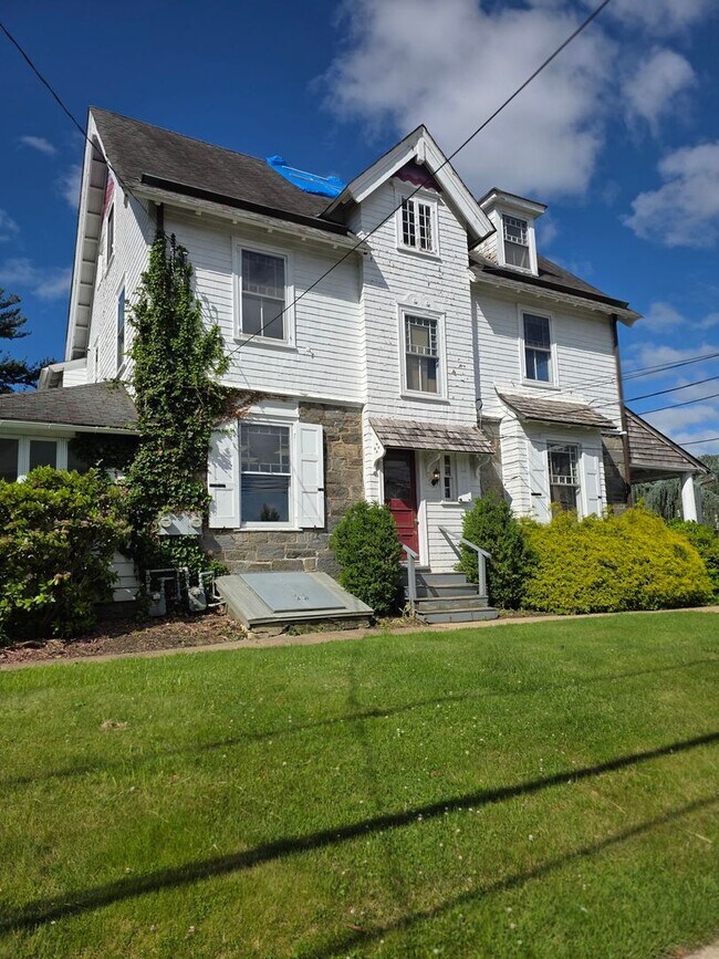 Foto del edificio - 1858 Guernsey Ave