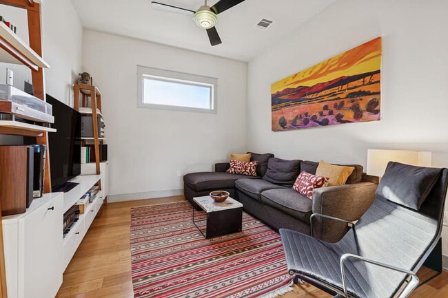 Foto del edificio - 6006 Aurora Dr