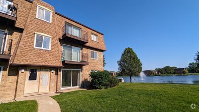 Building Photo - 9463 Bay Colony Dr
