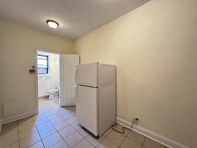 Building Photo - 4856 N Damen Ave