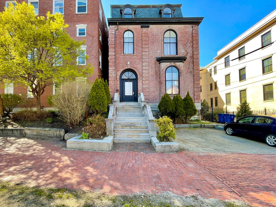 Foto principal - 97 Danforth St