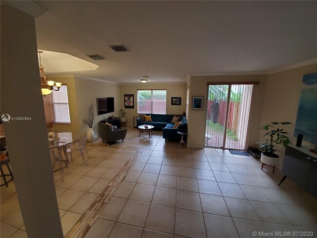 Foto del edificio - 7131 NW 114th Ct  Doral Fl 33178