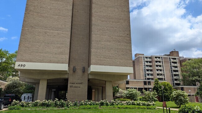 Building Photo - 490 M St SW