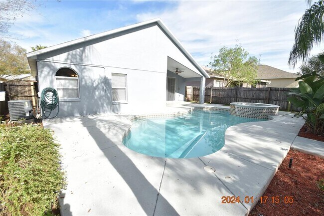 Foto del edificio - 24806 Black Creek Ct