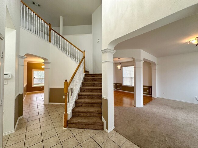Building Photo - Viewable Now!